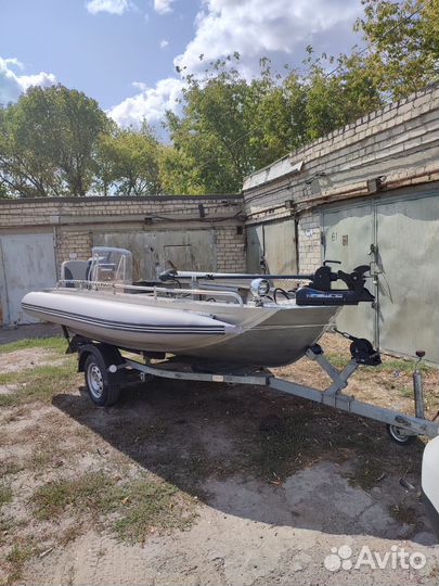 Моторная лодка для рыбалки и туризма