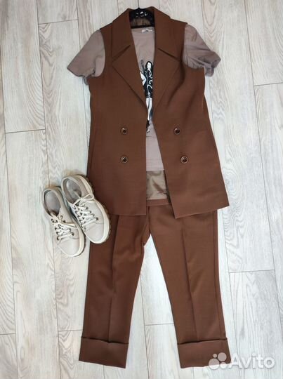 Продам брючный костюм женский