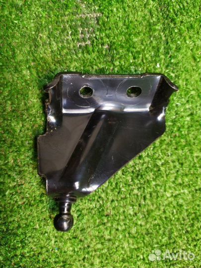 Кронштейн задний левый Ford Maverick TM1 GZ 2006