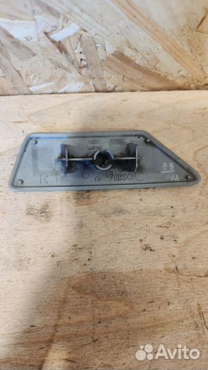 Крышка форсунки омывателя правая C crosser