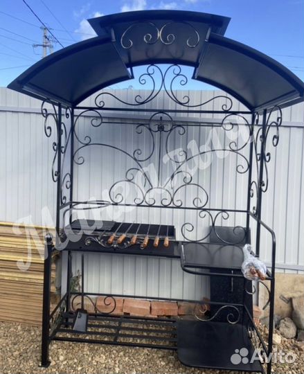 Мангал с крышей
