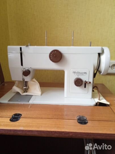 Швейная машинка Чайка 134