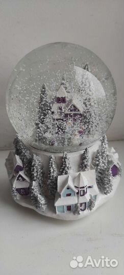 Снежный шар новогодний