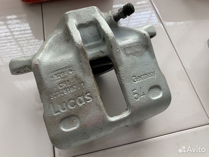 Передние суппорта Audi A4 1995-2001 Новые