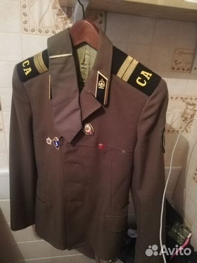 Китель 2шт, Фуражки 2 шт, брюки одна штука