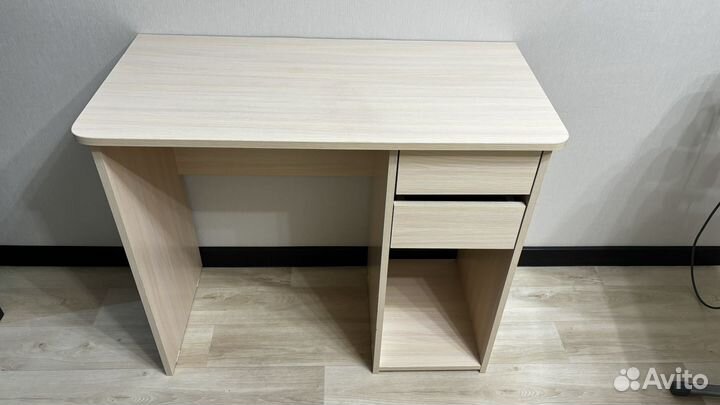 Стол письменный