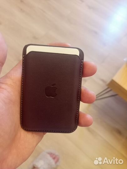Картхолдер apple на iPhone