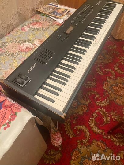 Синтезатор