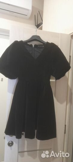 Черное бархатное платье