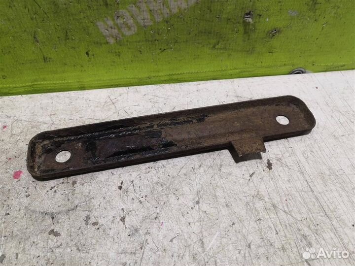 Кронштейн глушителя Мерседес Бенз 210 Е-класс