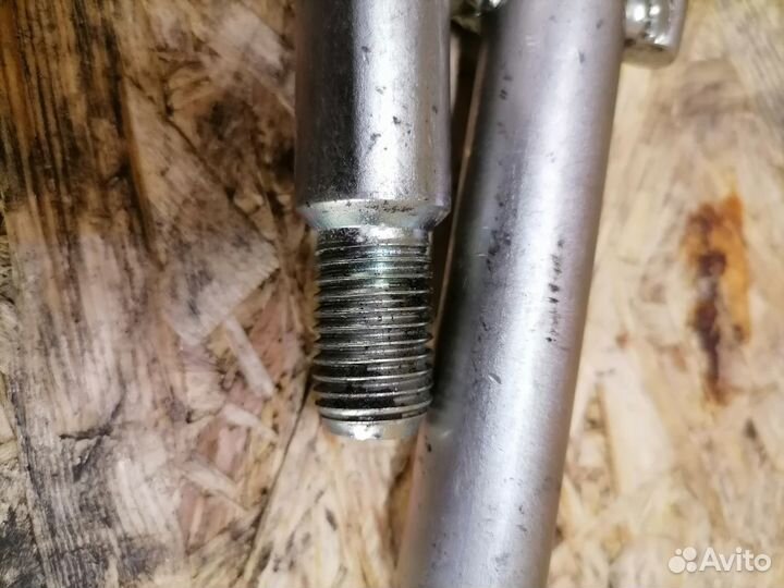 Крюк буксировочный Volvo S40