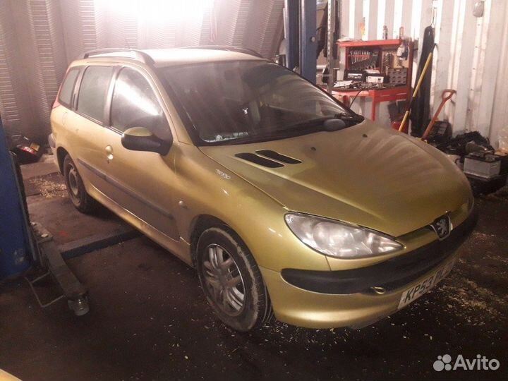 Разбор на запчасти Peugeot 206