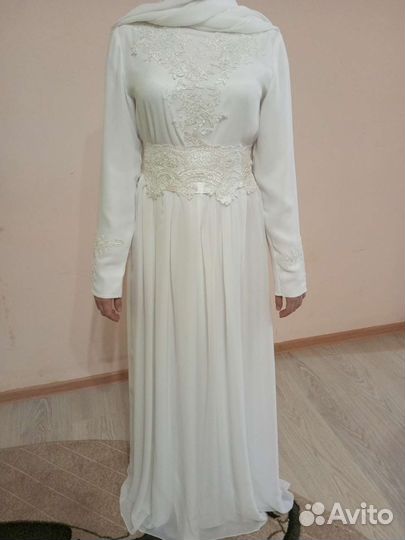 Платье на никах