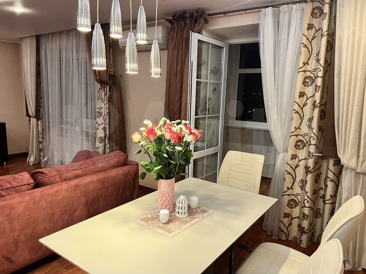 4-к. квартира, 131 м², 8/9 эт.