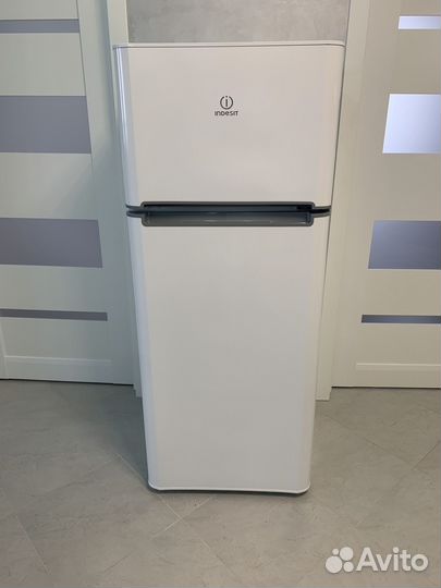 Комбинированный холодильник с морозильной камерой