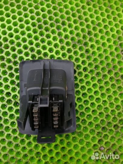 Кнопки стеклоподъёмников задних Renault Logan