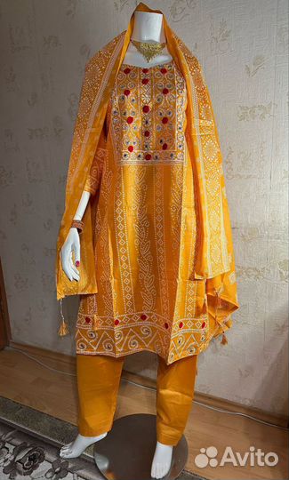 Новый индийский костюм