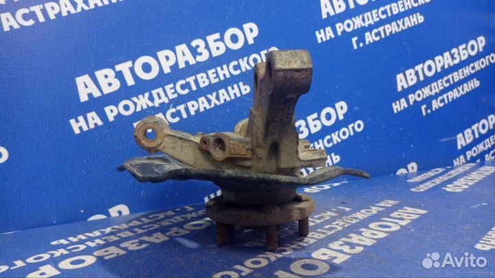 Передний правый поворотный кулак Toyota Avensis