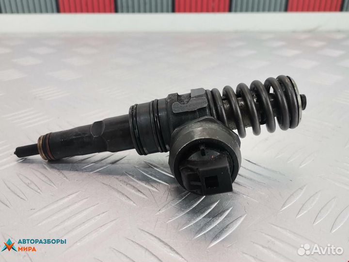 Форсунка Volkswagen Passat B6 2007 038130073AG