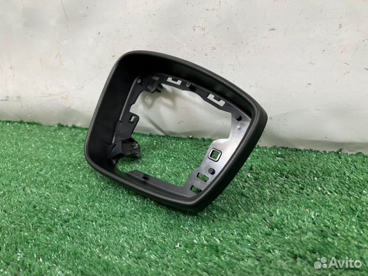 Рамка зеркала правая Volkswagen Polo 6