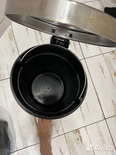 Мусорное ведро с педалью