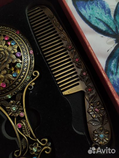 Подарочный набор/зеркало и гребень