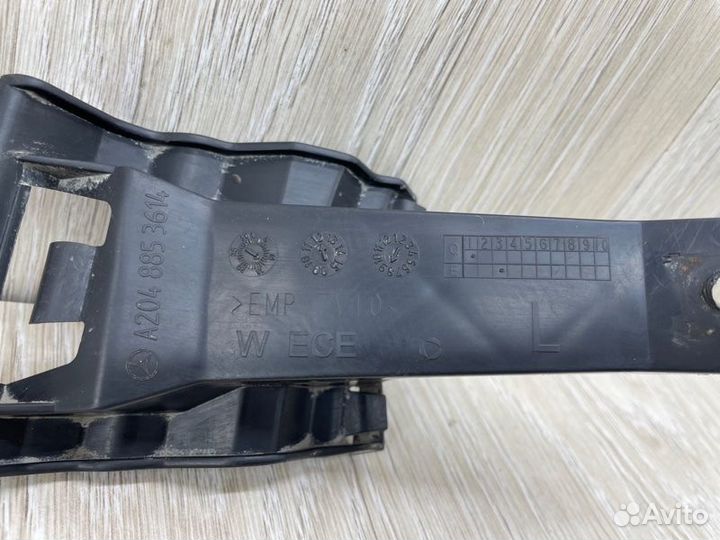 Кронштейн бампера задний левый Mercedes-Benz