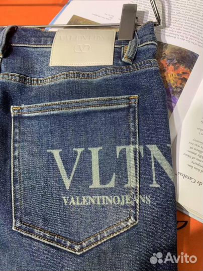 Джинсы valentino