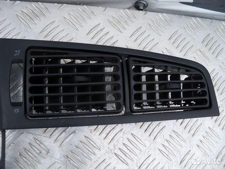 Накладка торпеды Фольксваген Пассат Б4 96г