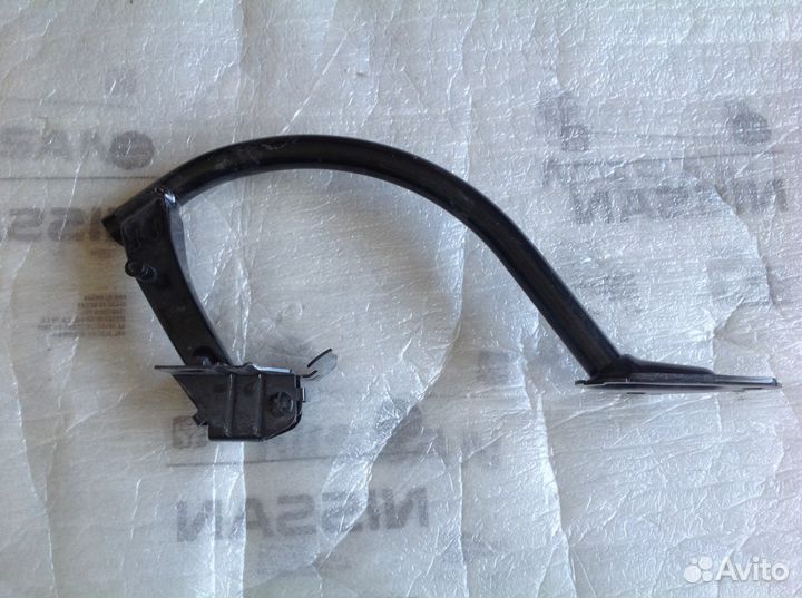 Петля крышки багажника правая VW Passat CC 2008-17