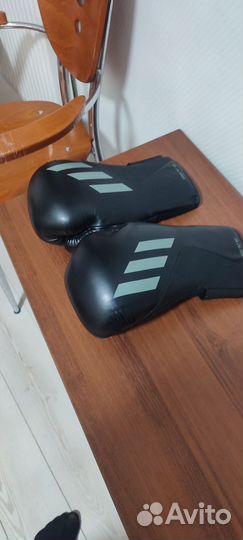 Боксерские перчатки adidas 16oz