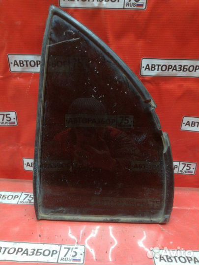 Форточка двери задняя правая Toyota Corona ST190