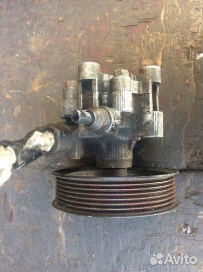 Насос гидроусилителя Toyota Avensis JX90 1zzfe