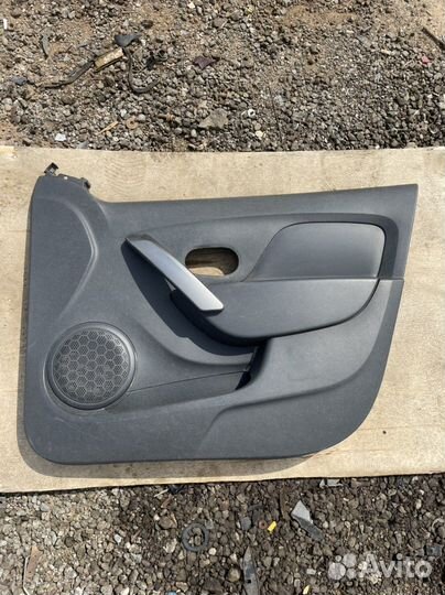 Логан 2 обшивка двери передняя правая