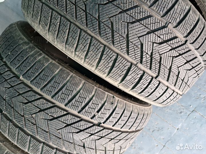 Zmax Winterhawke II 245/40 R20 и 275/35 R20 99V