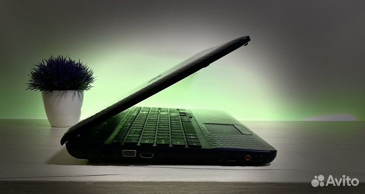 Быстрый ноутбук sony i3 SSD 8 Gb GeForce