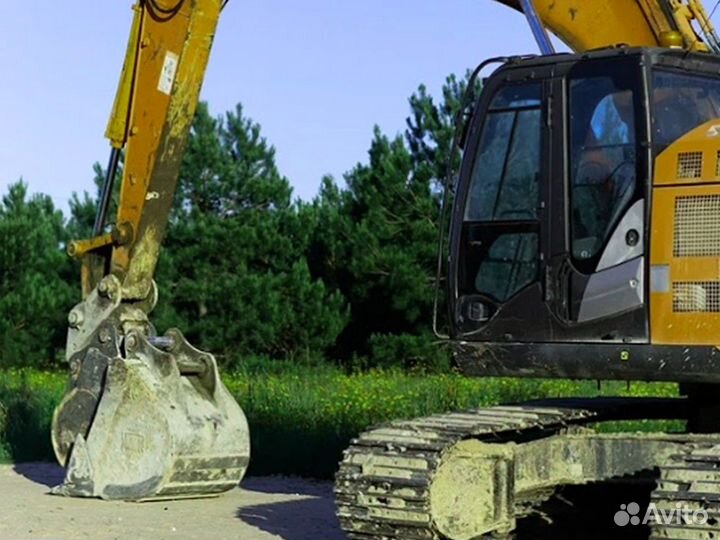 Стекло дверное левое в сборе малое JCB