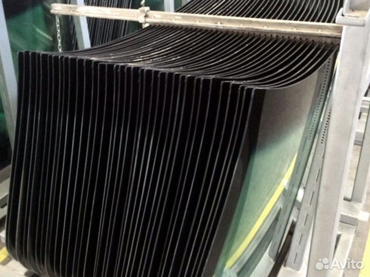 Стекло лобовое верхнее Komatsu