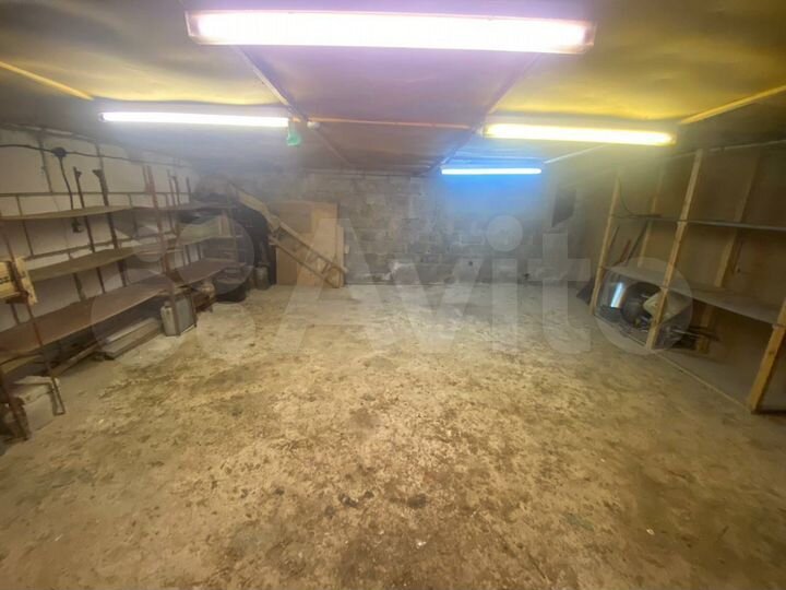 Гараж, > 30 м²