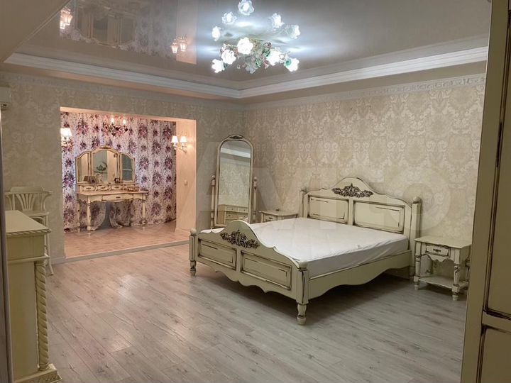 3-к. квартира, 100 м², 2/5 эт.