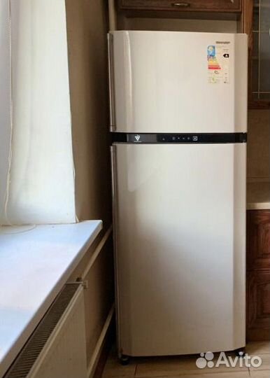Холодильник б/у sj-pt481r