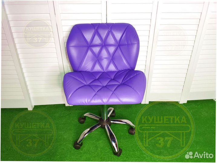 Стул для мастера маникюра