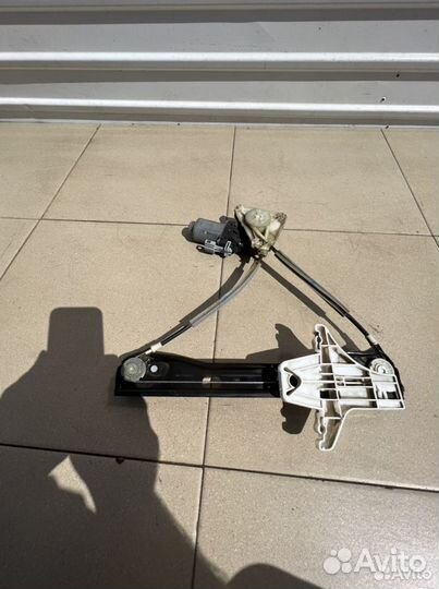 Стеклоподемник задний правый Volkswagen Polo 5