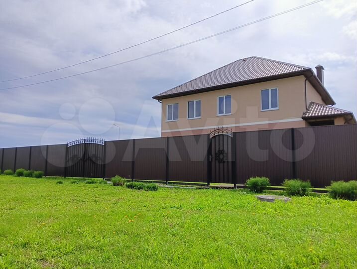 Дом 219 м² на участке 15 сот.