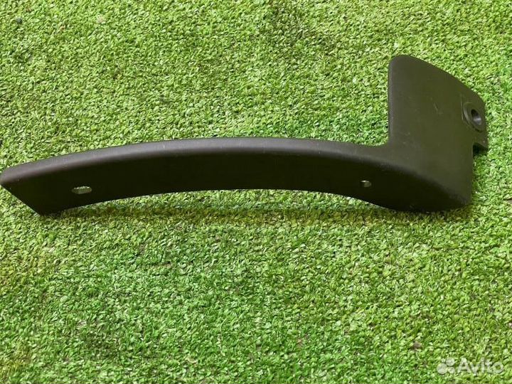 Брызговик передний левый Nissan Maxima A32 1998