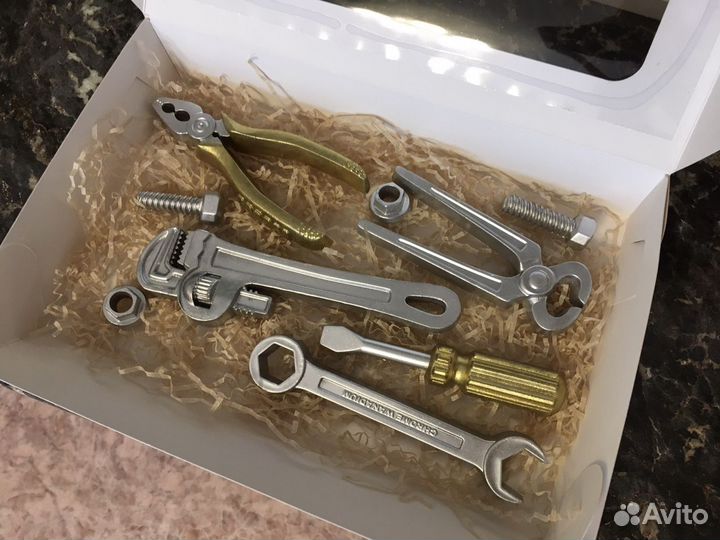 Инструменты из шоколада