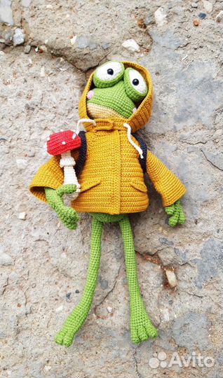 Вязаная игрушка Лягушонок
