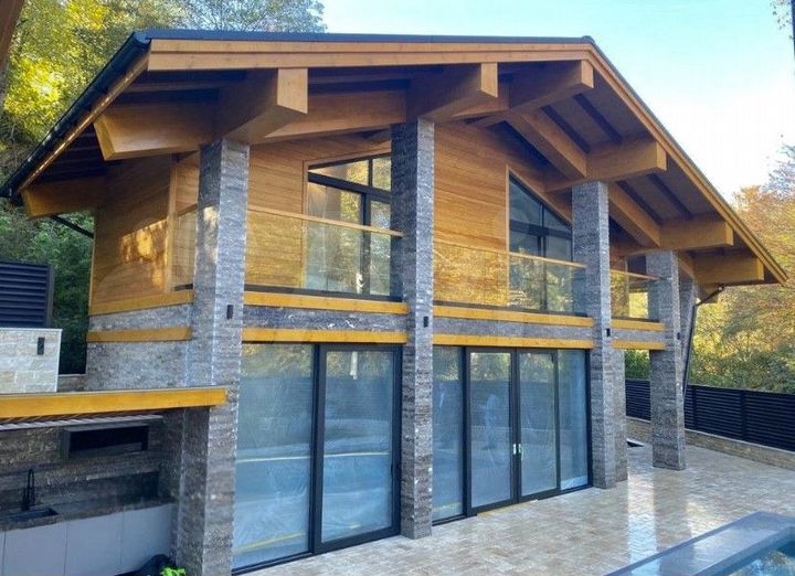 Дом 310 м² на участке 8 сот.