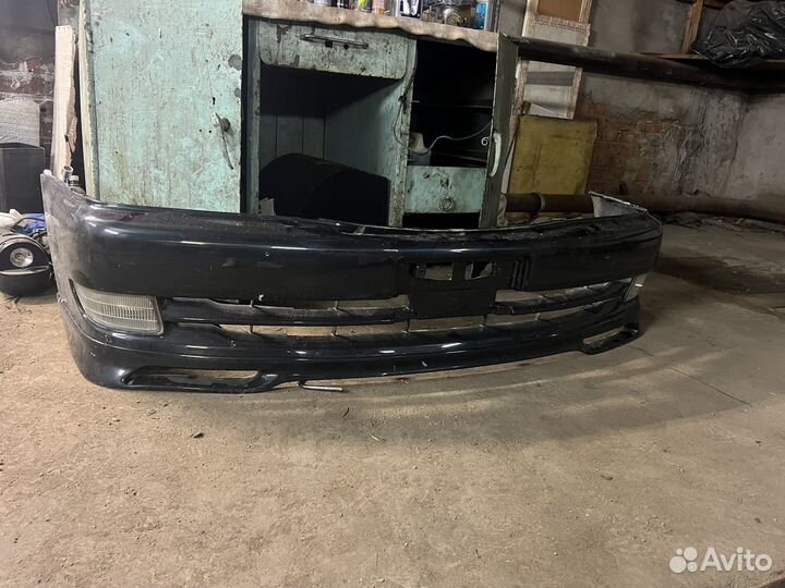 Передний бампер с губой и туманками toyota chaser