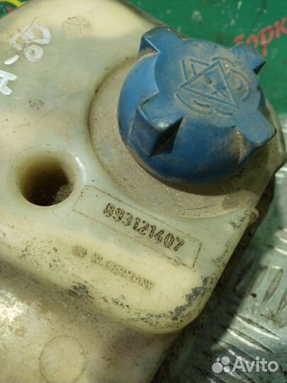 Бачок расширительный Audi А80 седан 1.8